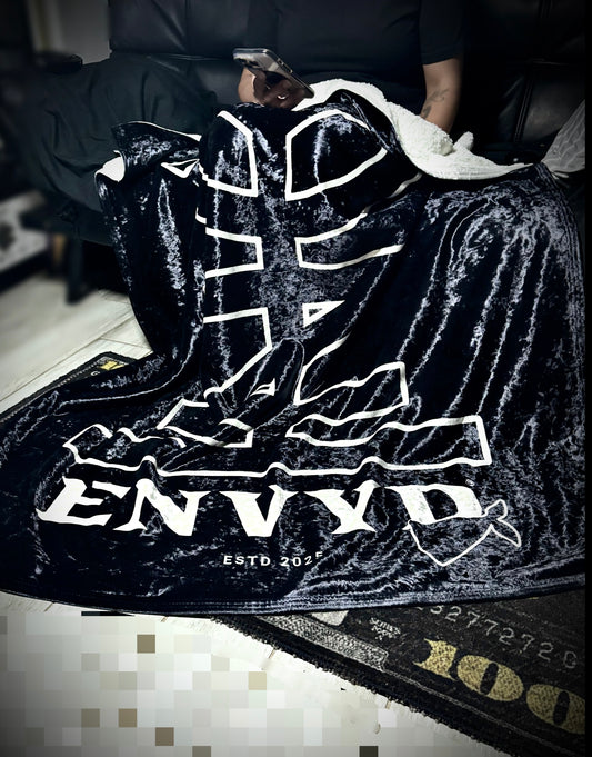 Stylish Velvet Blanket - "ENVYD l YONA" Design